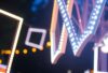 Heldere LED-frames die buiten stralen.
